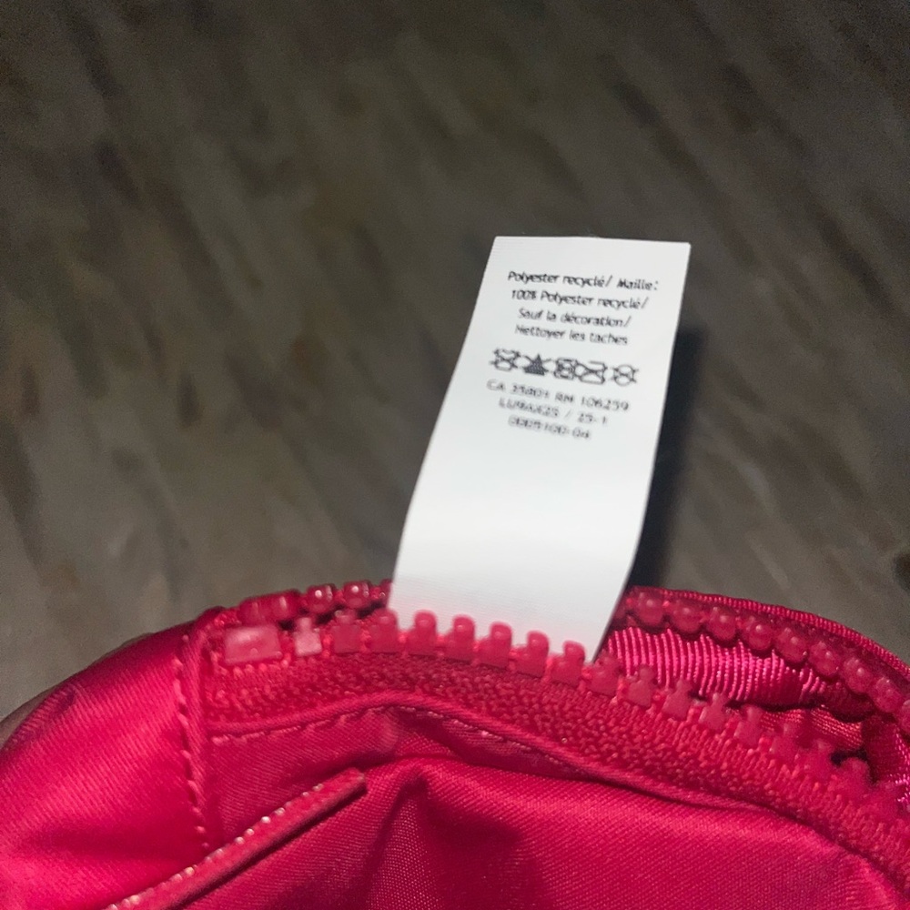 Lululemon Everywhere Belt Bag 1L - Vibrant Red - Picture 6 of 6